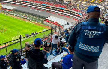 Detienen A Por Reventa De Boletos En El Azteca