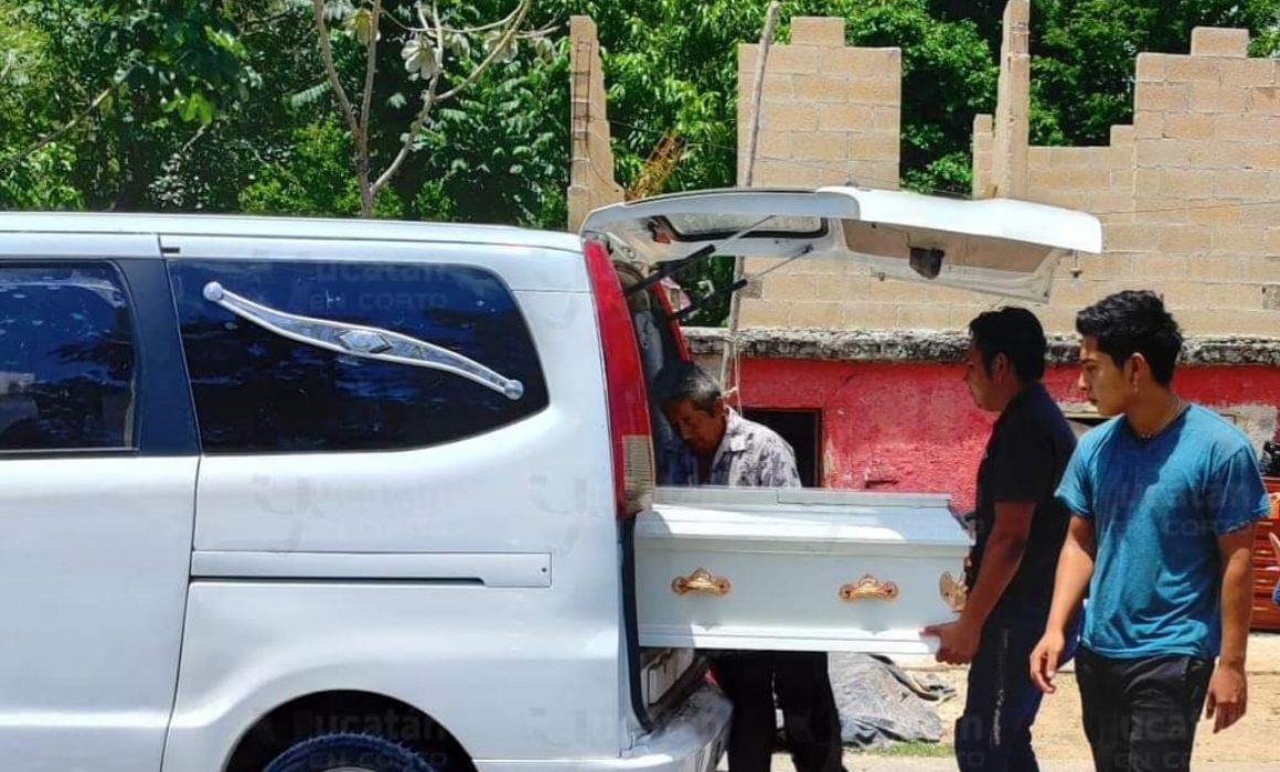 Despiden a niña prensada por elevador en el IMSS de Playa del Carmen