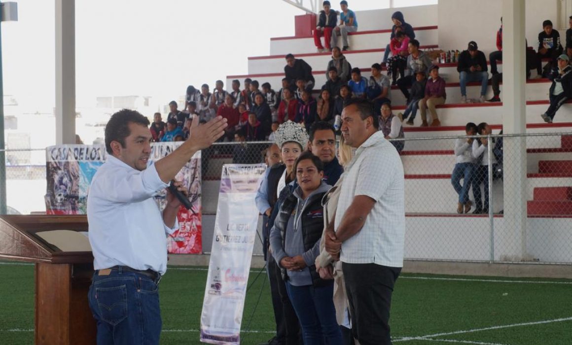 Inauguran cancha de fútbol 7 en la cañada