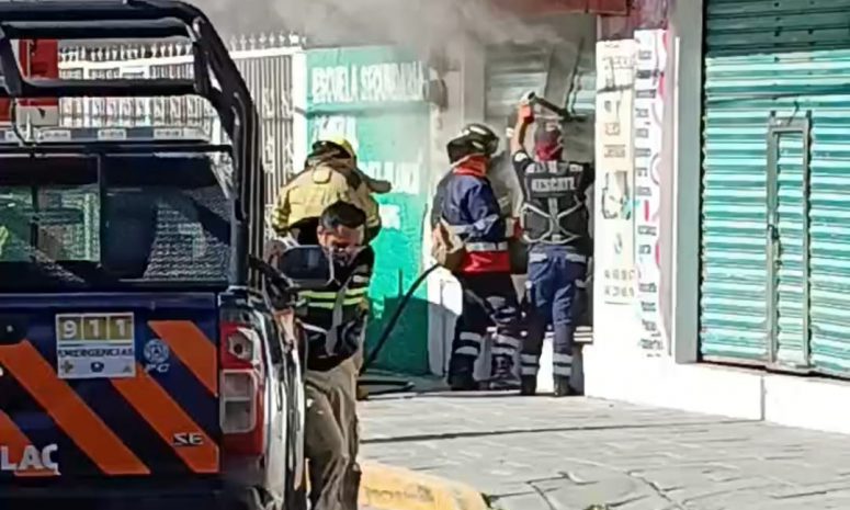 Se incendia local de cemitas en la Tlaxcala-Texmelucan, en Totolac