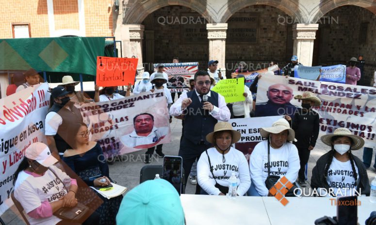 Protestan pobladores de Tlalcuapan; piden liberación de presos políticos