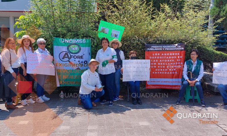Piden jubilados del UNCIMSS recuperación de ahorros del Afore en Tlaxcala
