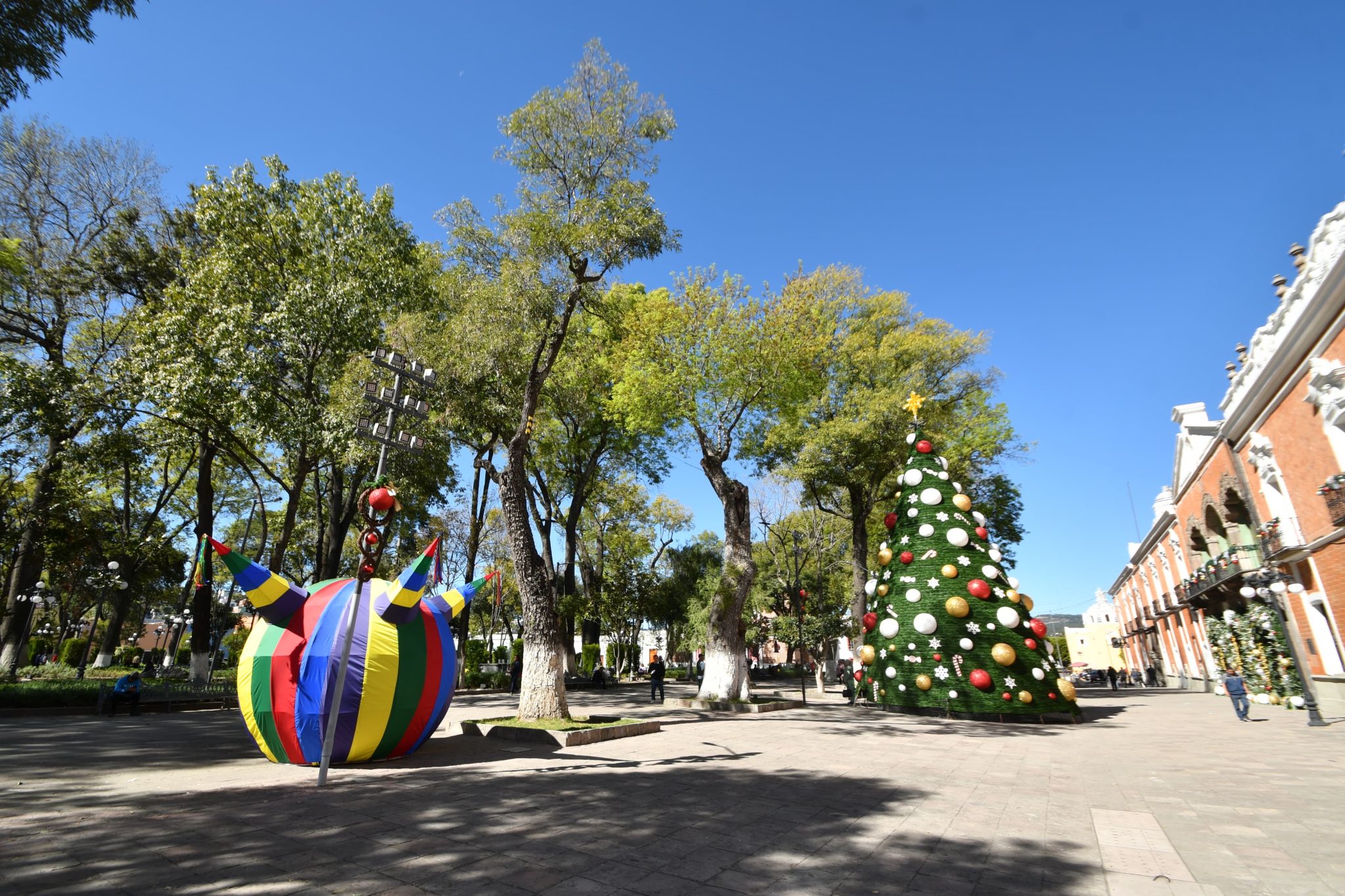 Avanzan Decoraciones Navide As En La Ciudad De Tlaxcala