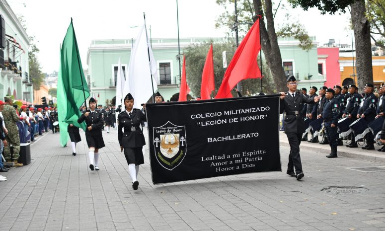 Deslumbra desfile militar-deportivo de la Revolución Mexicana en Tlaxcala