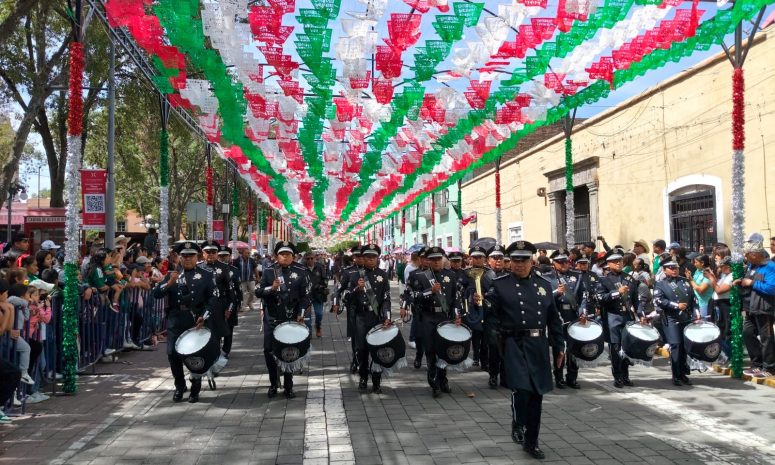 Fuerzas Armadas y charros engalanan último desfile de Lorena Cuéllar
