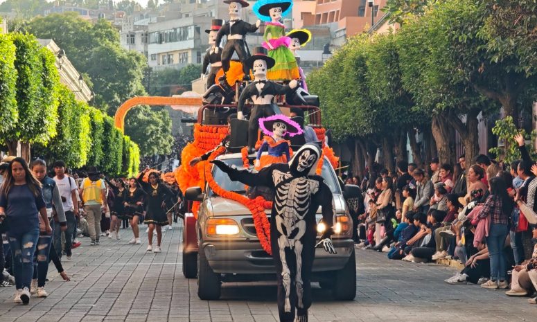 Catrinas, carros alegóricos y tradición en el desfile de Feria Tlaxcala