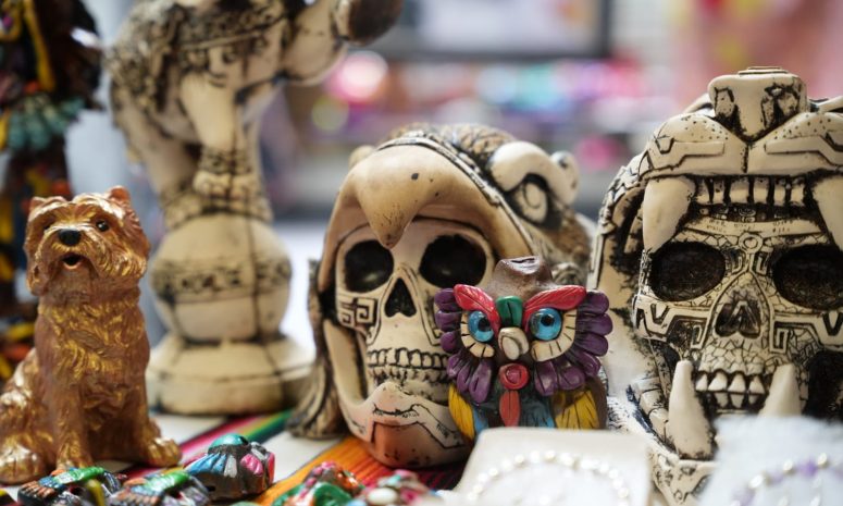 Arranca Mercado de Artesanos temporada de Día de Muertos y Navidad