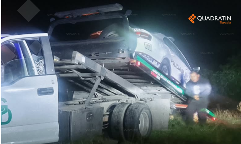 Recuperan en Tlaxcala patrulla robada en Puebla tras caer a una zanja
