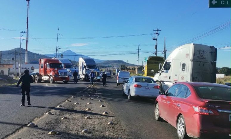 Prevén cierres viales en la Y Griega por movilización de transportistas